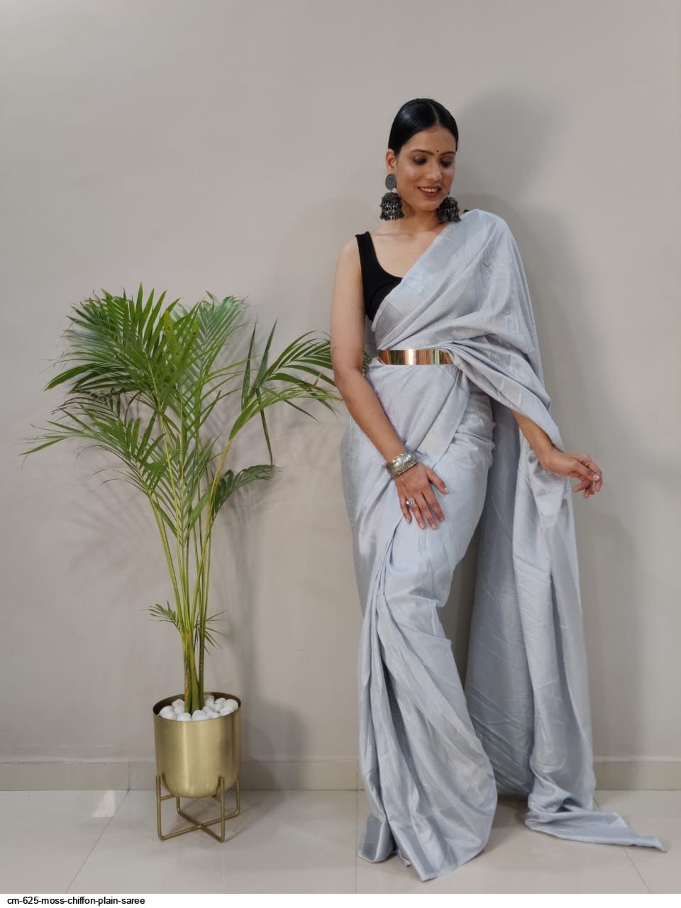 Plain saree and designer blouse! | Fashionworldhub