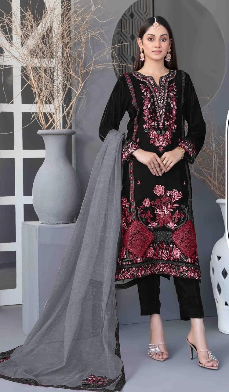 1784388960 Mah E Rooh 4226 Velvet Embroidered Pakistani Salwar Kameez Rehmat Boutique Mah E Rooh 4226 Velvet Embroidered Pakistani Salwar Kameez Rehmat Boutique